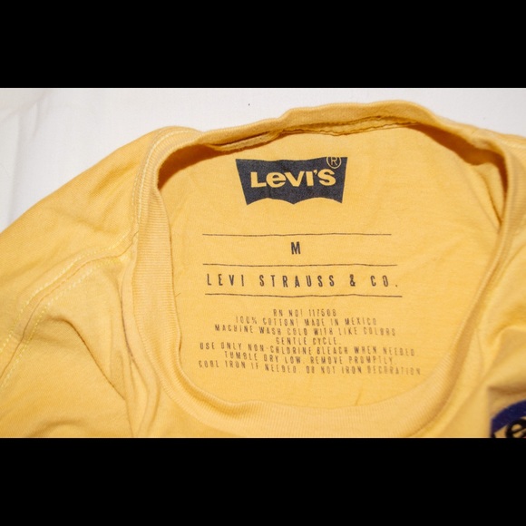 LEVI’S Tee - Picture 3 of 3